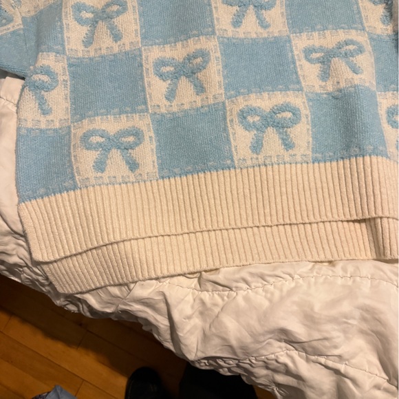 Chic Blue and Cream Bow Sweater - Picture 4 of 5